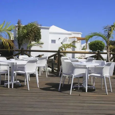 La The One Bedroom With Half Board, Wifi, In Playa Blanca דירה